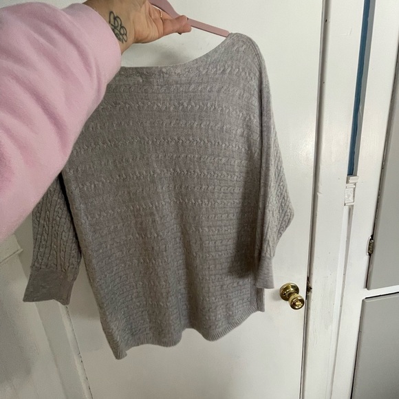 Market & Spruce Light Gray Women's lightweight Sweater in size medium 21” p2p - Picture 7 of 8